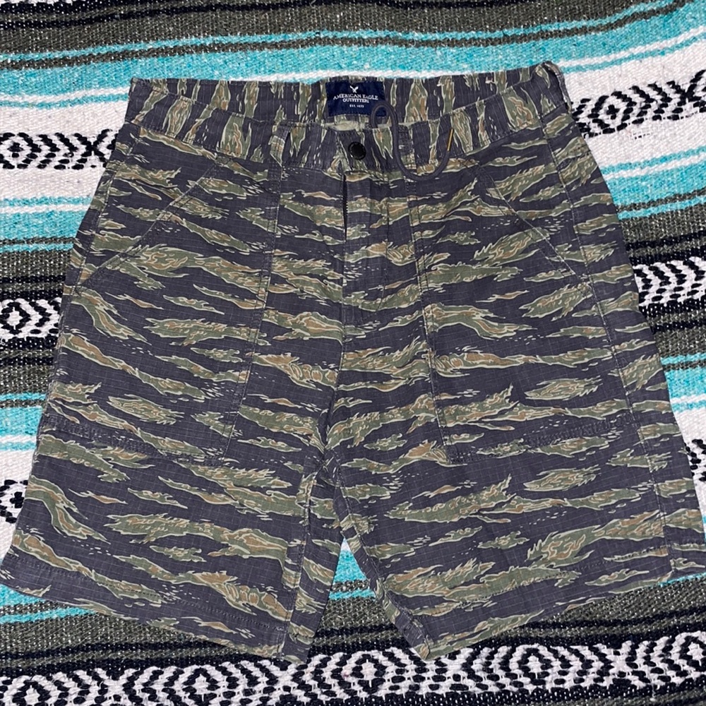AMERICAN EAGLE SHORT SIZE 30